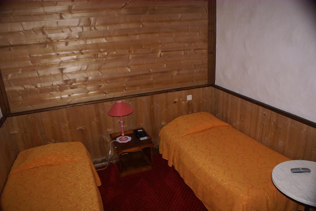Le Relais De L'Abbaye Hotel Tournus Exterior photo